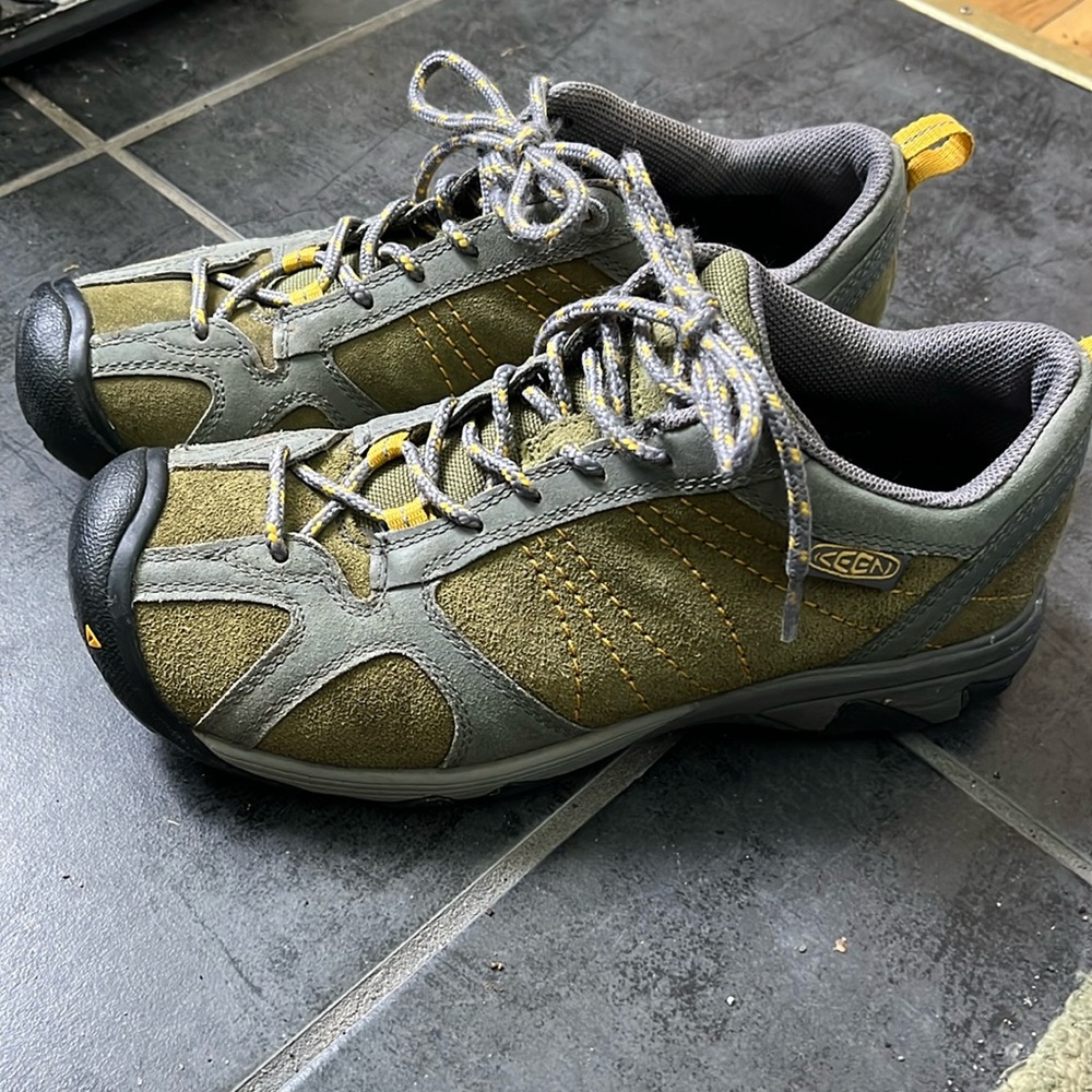Keen Women’s Hiking Shoes, Size 8